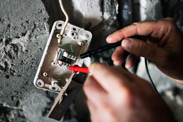 Wybór odpowiedniego kabla do instalacji elektrycznej: Na co zwrócić uwagę?