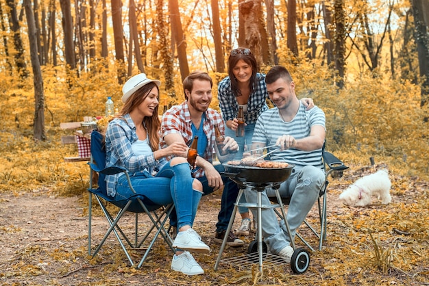 Jak zorganizować niezapomniane grillowe przyjęcie w ogrodzie?